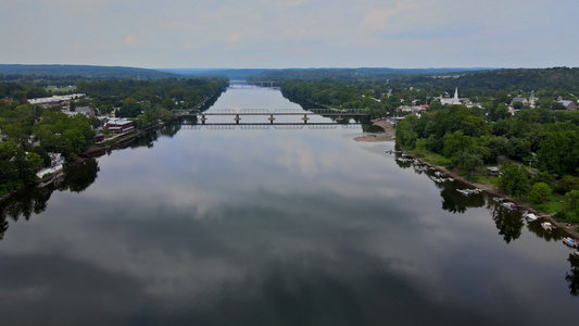 俯瞰特拉华河景观靠近历史悠久的宾夕法尼亚州新希望小镇视频