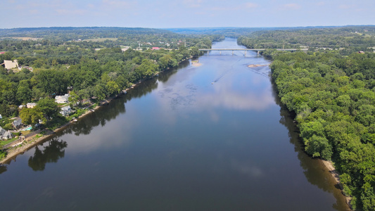 穿越这座历史性城市的桥梁新希望宾夕法尼亚州和新泽西州视频