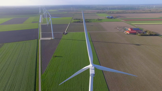 在领域的风力涡轮机视频