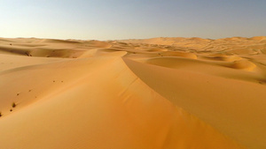 金黄色的沙漠沙丘6秒视频