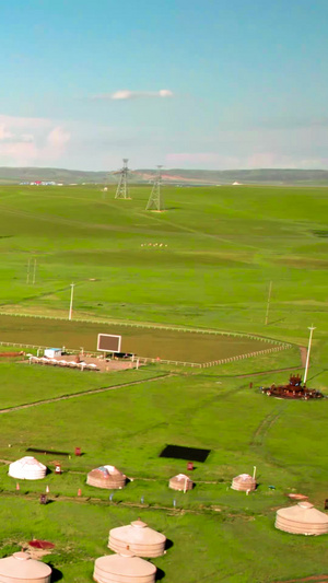 5k航拍夕阳下的草原及草原上散落的蒙古包内蒙古29秒视频