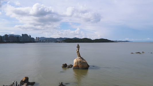航拍珠海市的象征地标珠海渔女海景4k素材视频
