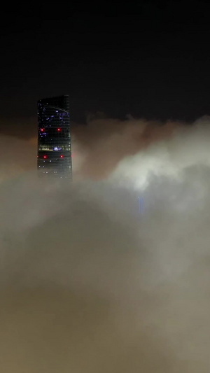 云海下的魔都航拍延时上海空境13秒视频