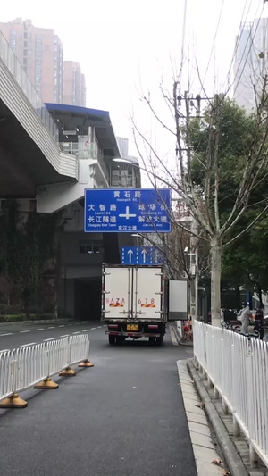 武汉新冠肺炎封城志愿者爱心搬运生活物资高清素材14秒视频