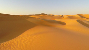 阳光下的沙漠景观21秒视频