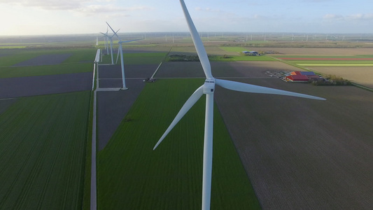 在领域的风力涡轮机视频