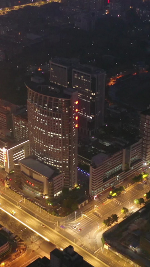 航拍武汉协和医院道路夜景43秒视频