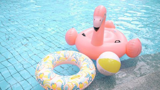 4k充气游泳圈水球火烈鸟玩具漂浮水上视频