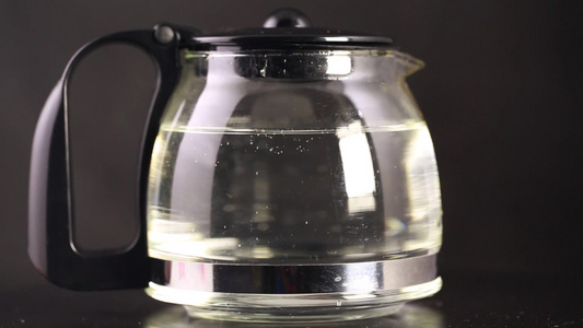 玻璃水壶烧水煮水视频
