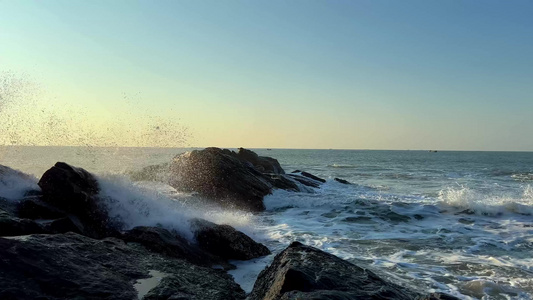 海浪与礁石4K高清视频视频