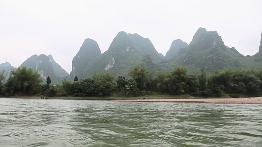 中国广西省从船上看漓江视频