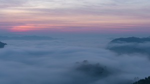 清晨日出时在山上的云雾延时14秒视频