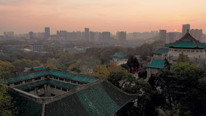 航拍夕阳下的武汉大学樱顶老斋舍风光36秒视频