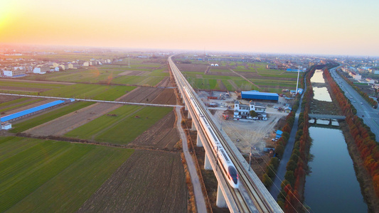 4K航拍中国铁路高铁列车动车夕阳风光视频