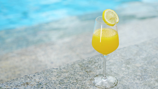 4k橙汁饮料夏季水池岸边空镜[水池子]视频