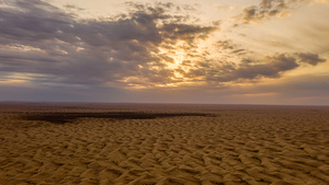 8K沙漠全貌晚霞夕阳日落8秒视频