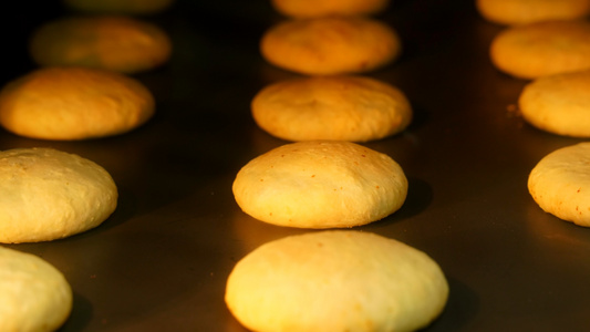 升格烤箱烤制糕点过程烤绿豆酥视频