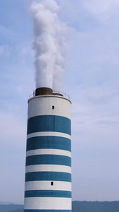 工业风工厂烟囱特写现代城市污染视频