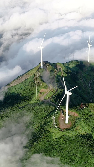  河源缺牙山云海中的风力发电机航拍天空空镜38秒视频