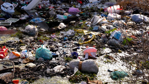 4K垃圾堆环境污染臭水沟丢垃圾垃圾场14秒视频