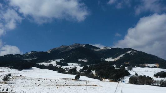 雪山蓝天白云延时摄影视频