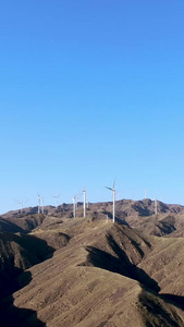 航拍风力发电风车场清洁能源视频
