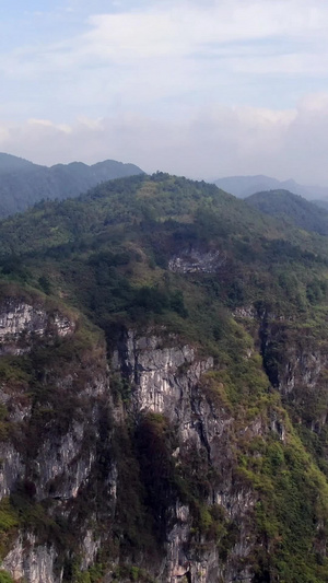 航拍天然悬崖峭壁旅游景点27秒视频