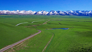 航拍新疆伊犁那拉提空中草原20秒视频