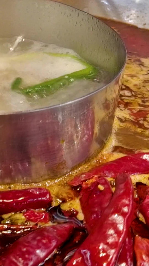 成都川式火锅涮牛肉美食视频素材70秒视频