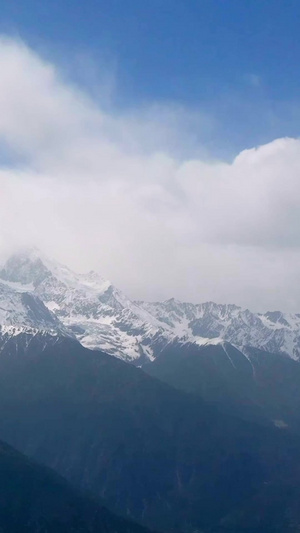 云南飞来寺卡瓦博格雪山云海天际线8秒视频