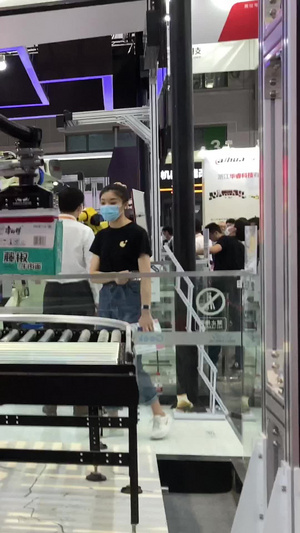 上海工博会机器人传送水流作业【该视频无肖像权，请勿商用】上海国际工业博览会36秒视频