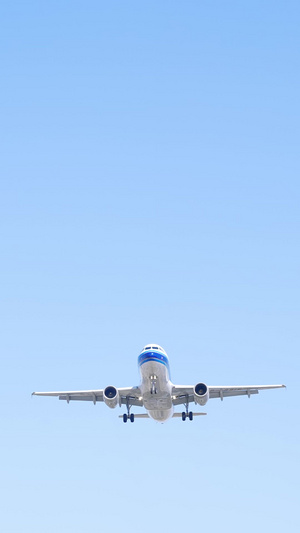 飞机航班起飞降落特写晴空万里27秒视频