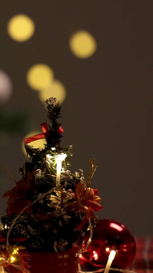 圣诞节装饰圣诞树14秒视频