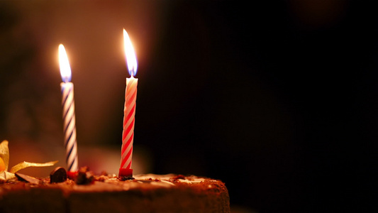 生日蛋糕上的蜡烛视频