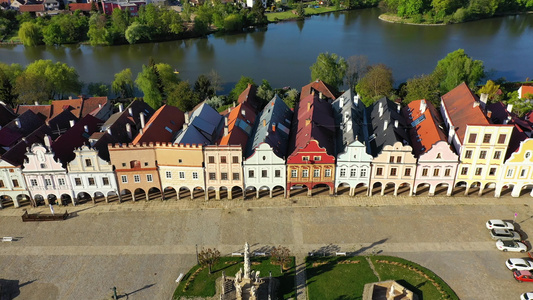捷克小镇Telc的空中景观与著名的主广场联合国教科文组织视频