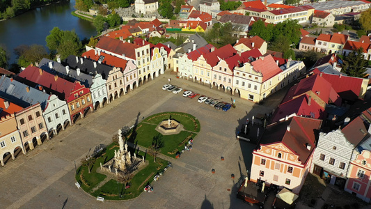 捷克小镇Telc的空中景观与著名的主广场联合国教科文组织视频