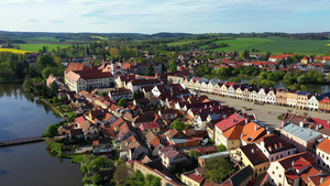 捷克小镇的空中景观与著名的主广场41秒视频