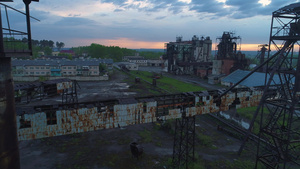 飞过废弃的工厂15秒视频