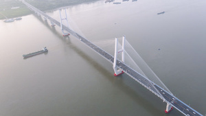 航拍城市风光横跨长江上的桥梁武汉长江二桥交通道路车流素材31秒视频