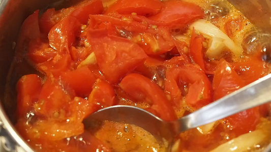 煮番茄汤视频