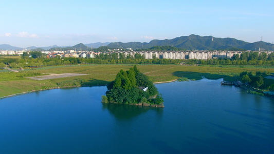 航拍夏日杭州湘湖旅游景区风景一角视频