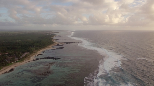 Mauritisus沿海线和印度洋的空中航向视频