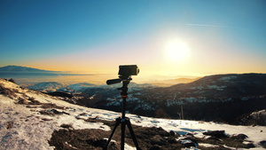 无镜照相机拍摄三脚架拍摄山冬日落时折断时间18秒视频