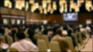 现代会议厅内部的人研讨室的观众参加者商业活动7秒视频