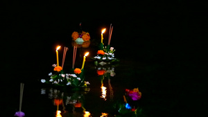 在湖中水面上闪光的罗克拉东节反光一些证据据信是布德哈斯26秒视频