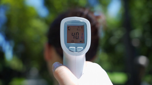 高温天女孩后脑勺温度40℃17秒视频