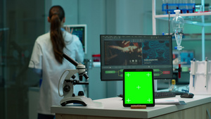 使用带有绿幕电子设备的科研人员科学家26秒视频