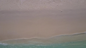 蓝绿水和白沙的异国海滩风景12秒视频