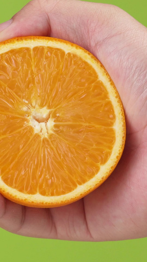 手工挤橙汁47秒视频