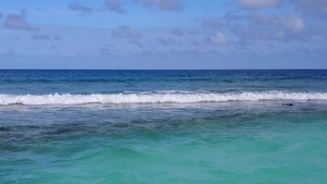豪华环礁湖海滩旅行的空中无人驾驶无人驾驶飞机飞行蓝海10秒视频
